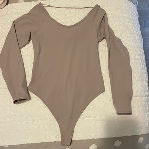 Lululemon size 6 long sleeve body suit